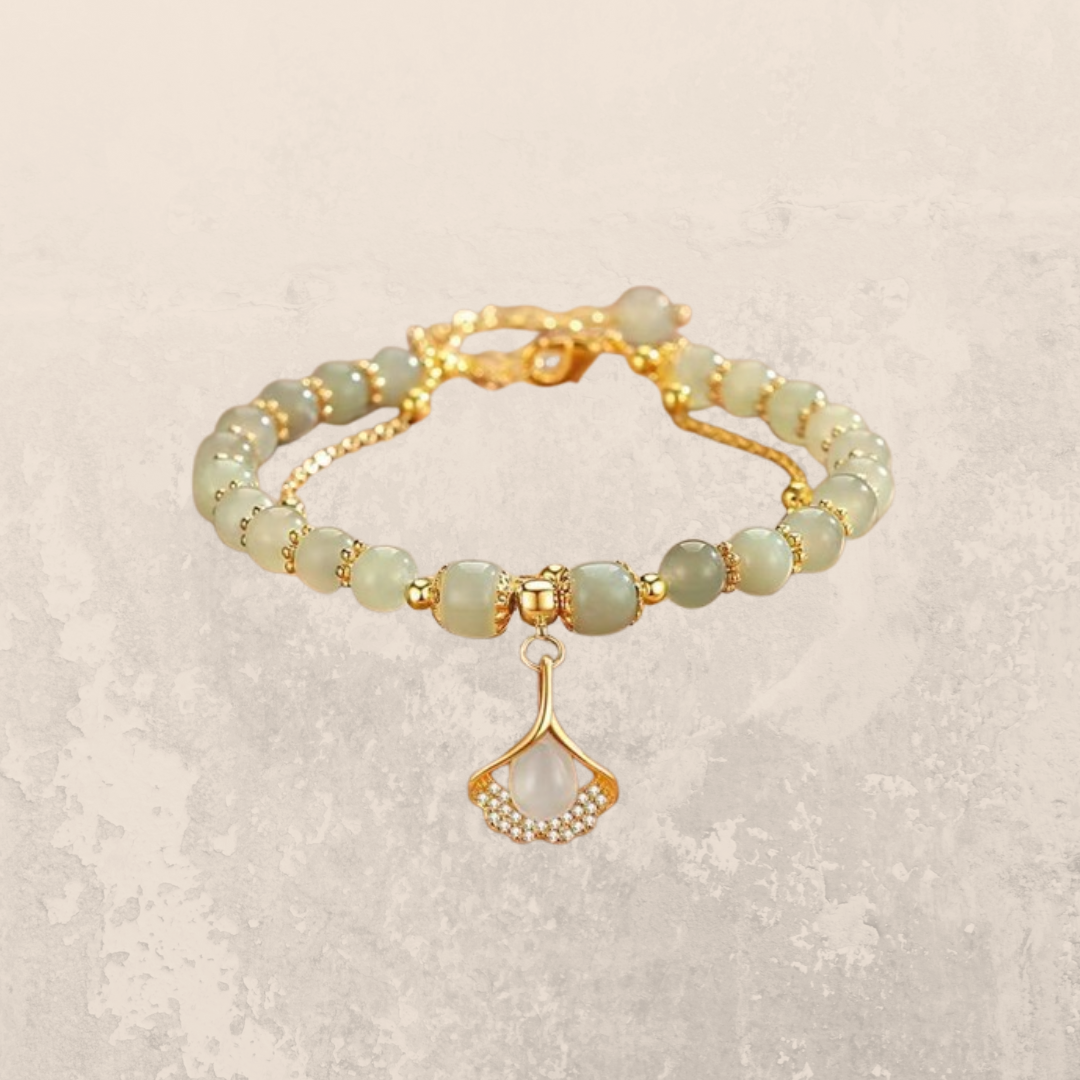 Pulseira esferas verdes com pingente leque/corrente/divisores dourados